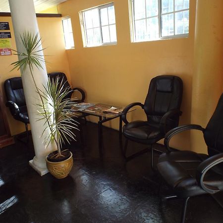 Tropical Court Inn New كينغستون المظهر الخارجي الصورة