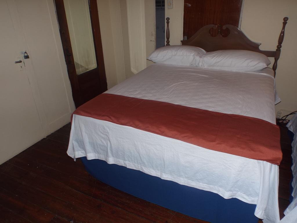 Tropical Court Inn New كينغستون الغرفة الصورة