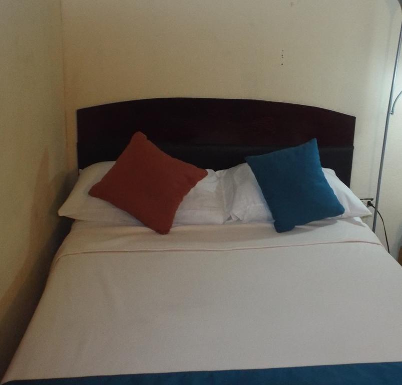 Tropical Court Inn New كينغستون الغرفة الصورة