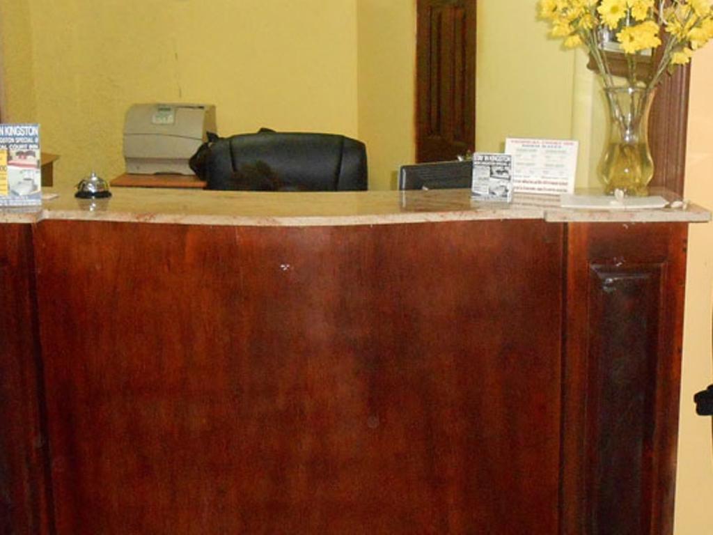 Tropical Court Inn New كينغستون المظهر الخارجي الصورة