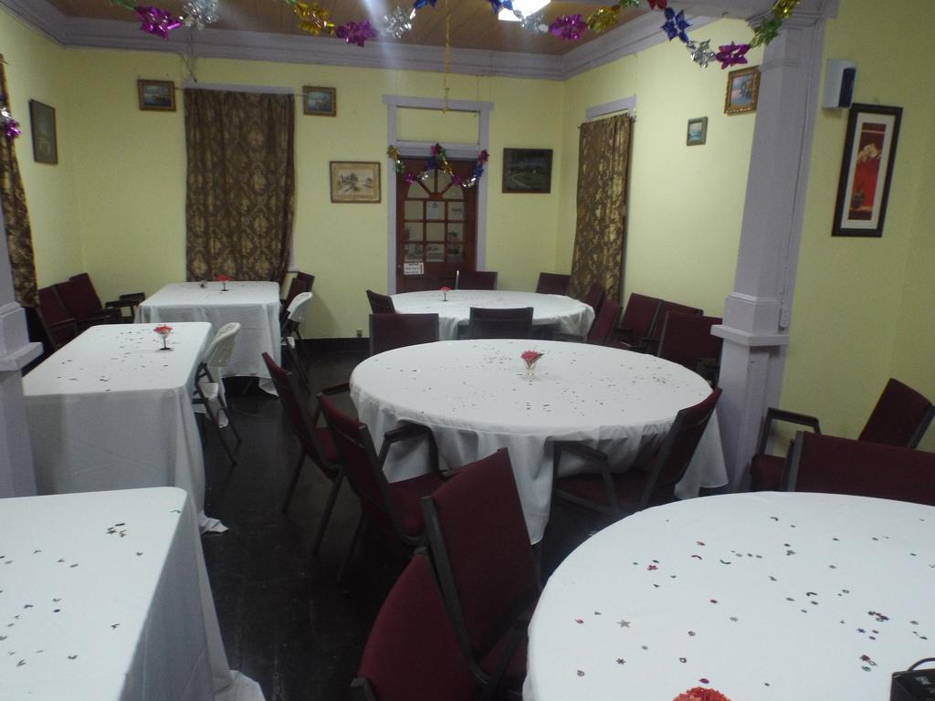 Tropical Court Inn New كينغستون المظهر الخارجي الصورة